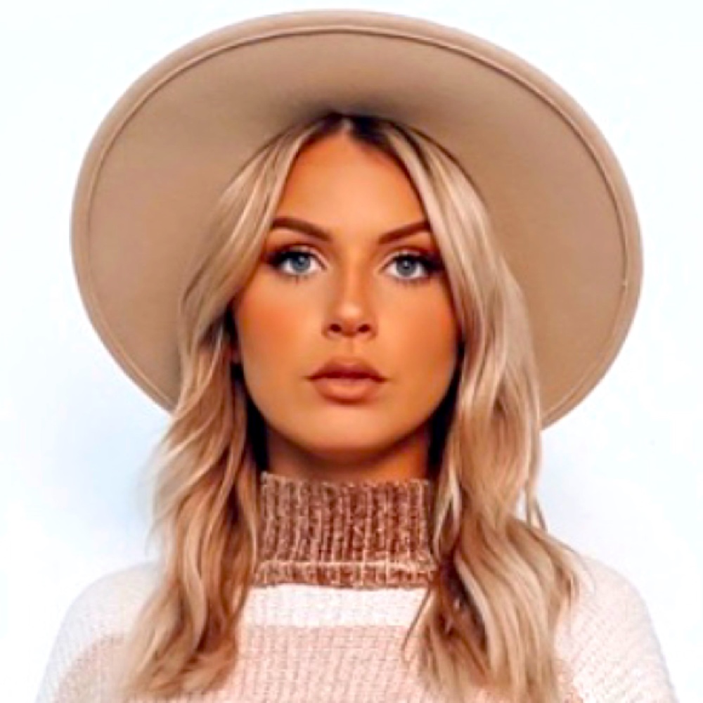 Hope’s Nude Hat With Gold Chain